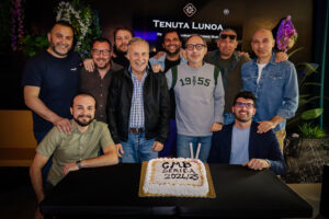 Scopri di più sull'articolo 𝐍𝐨𝐢, 𝐕𝐨𝐢, 𝐢𝐥 𝐂𝐌𝐁 – 𝐀𝐮𝐥𝐞𝐭𝐭𝐚 𝐜𝐚𝐫𝐢𝐜𝐚 𝐥𝐚 𝐁𝐚𝐬𝐢𝐥𝐢𝐜𝐚𝐭𝐚 𝐞 𝐭𝐫𝐚𝐜𝐜𝐢𝐚 𝐥𝐚 𝐫𝐨𝐭𝐭𝐚 𝐝𝐞𝐥𝐥𝐚 𝐧𝐮𝐨𝐯𝐚 𝐬𝐭𝐚𝐠𝐢𝐨𝐧𝐞.