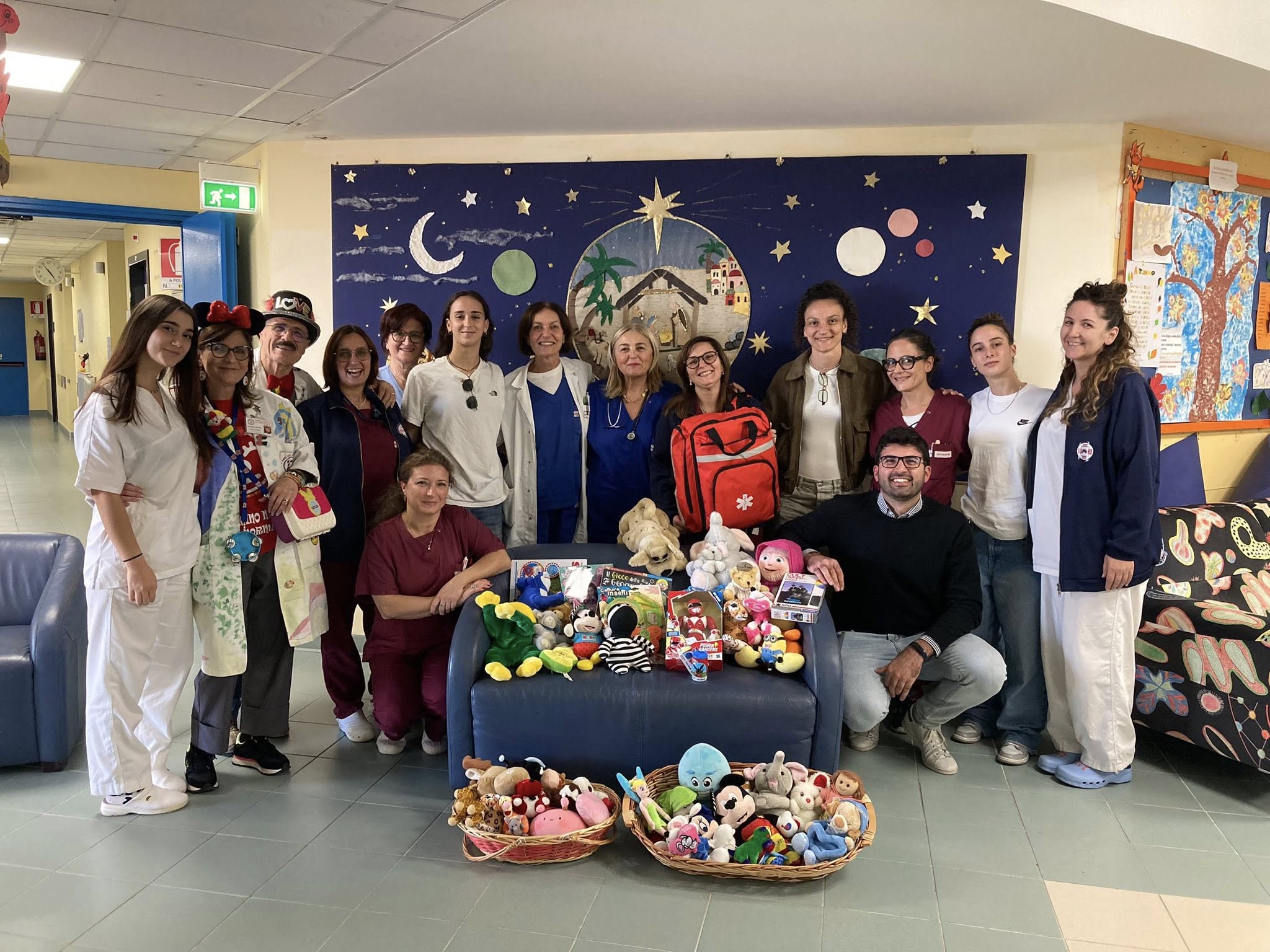 Al momento stai visualizzando Donati giocattoli, libri ed una borsone per l’emergenza pediatrica.