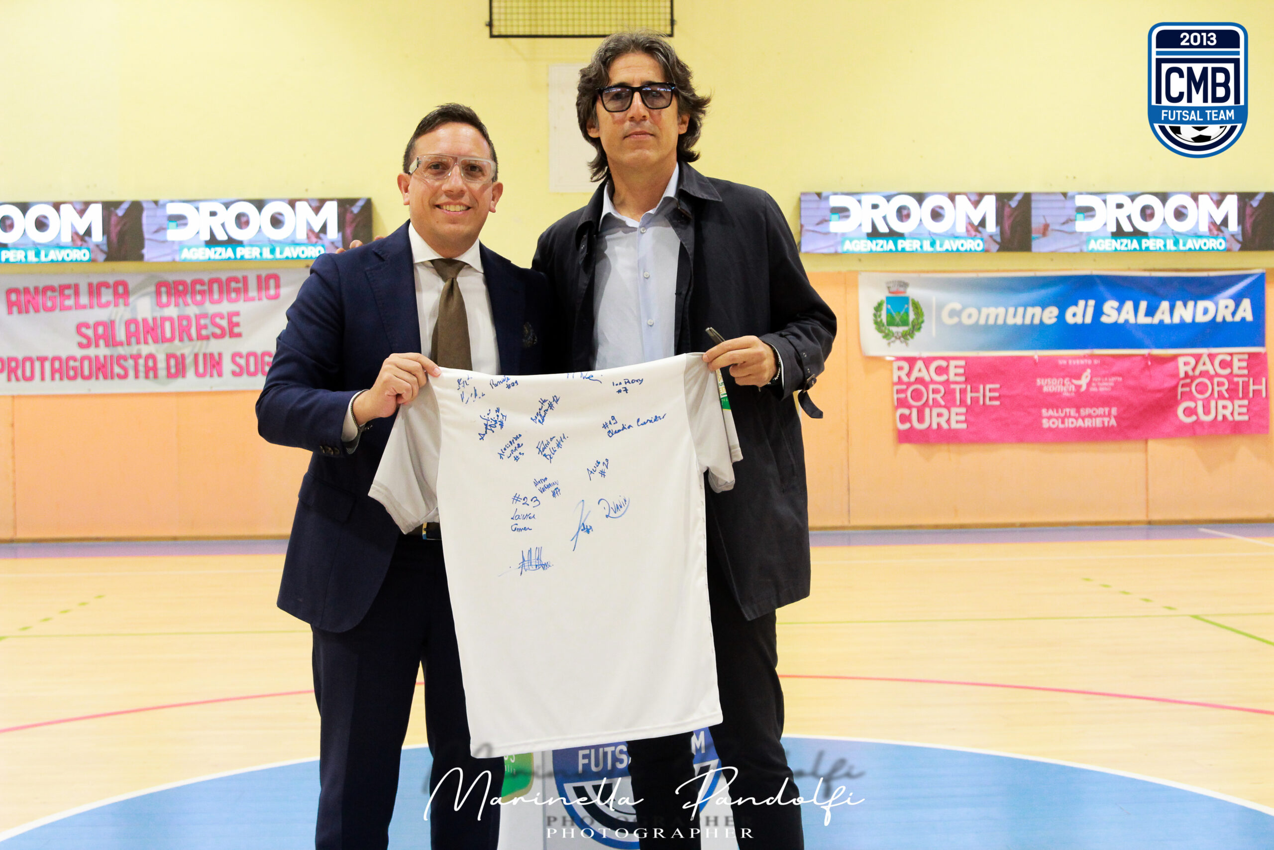 Al momento stai visualizzando Il CMB dona la maglia celebrativa firmata e messa all’asta per sostenere Komen Italia